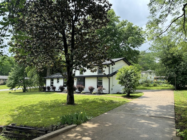 view of front of property with a front lawn