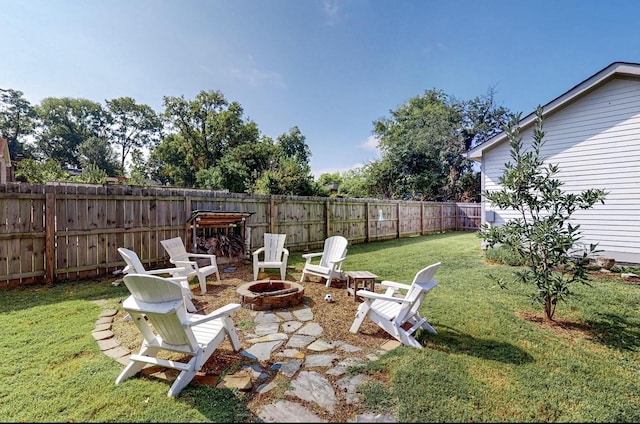 view of yard featuring a fire pit