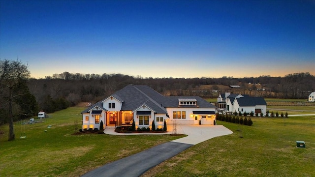 view of front facade featuring a yard and driveway