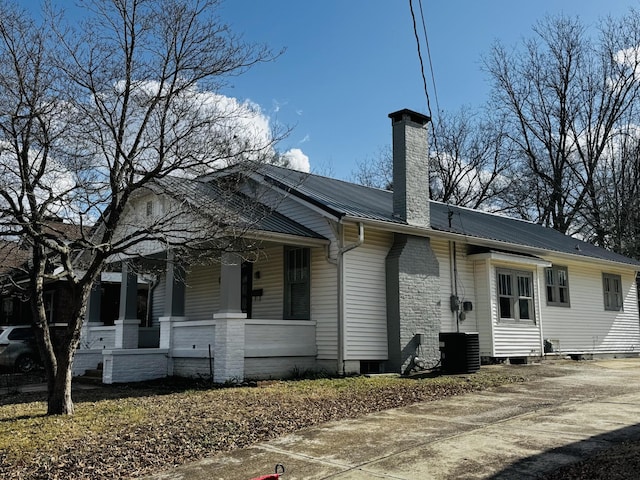 view of front of house with covered porch