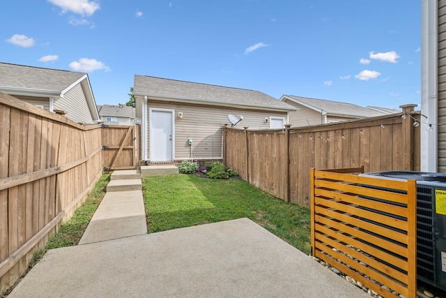 view of yard with a patio area