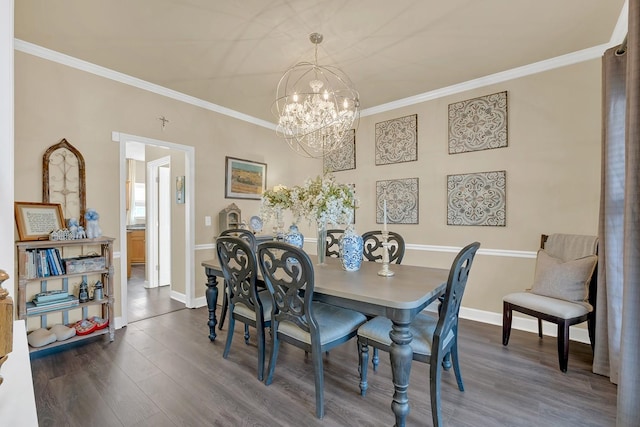 dining area featuring crown molding, dark hardwood / wood-style flooring, and a notable chandelier