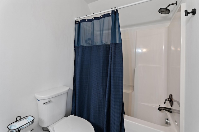 bathroom featuring toilet and shower / bath combo with shower curtain