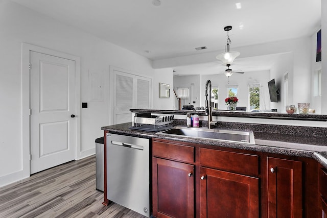 kitchen with sink, hanging light fixtures, light wood-type flooring, dishwasher, and ceiling fan