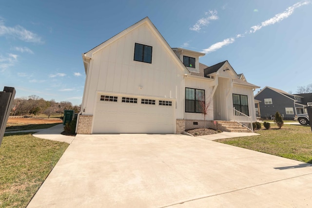 view of front facade with a garage and a front yard