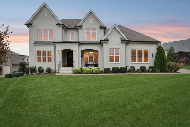 view of front of house featuring a yard