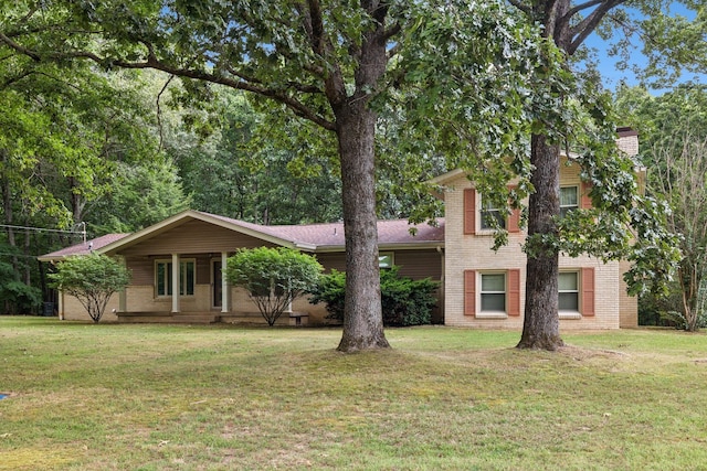 view of front of property with a front yard