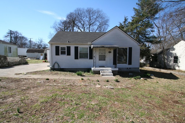 bungalow-style house featuring crawl space