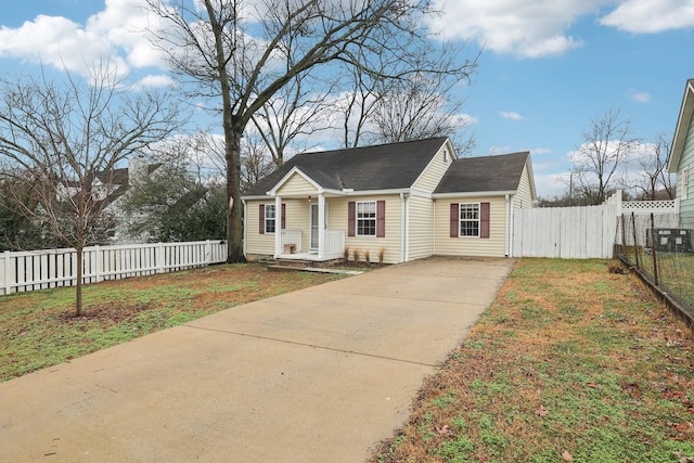 view of front of property with a front yard