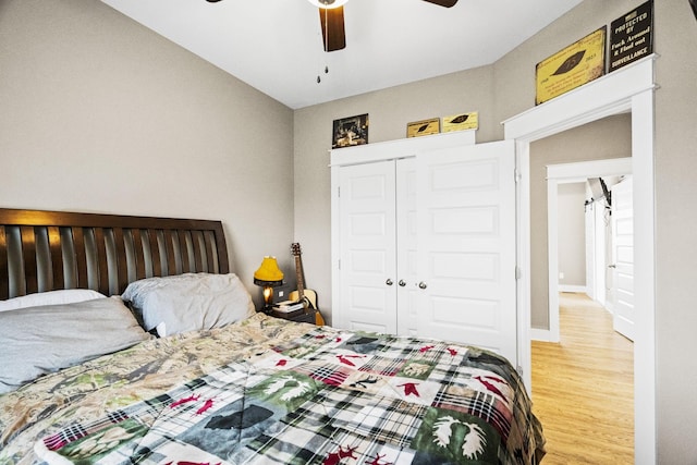 bedroom with ceiling fan, a closet, and light hardwood / wood-style flooring