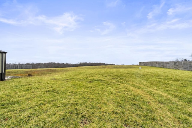 view of yard featuring a rural view