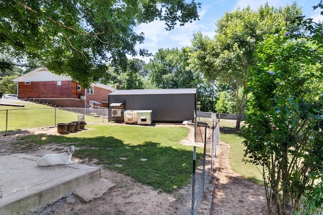 view of yard with an outdoor structure