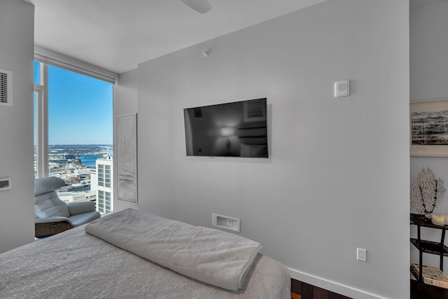 bedroom with visible vents, baseboards, and ceiling fan