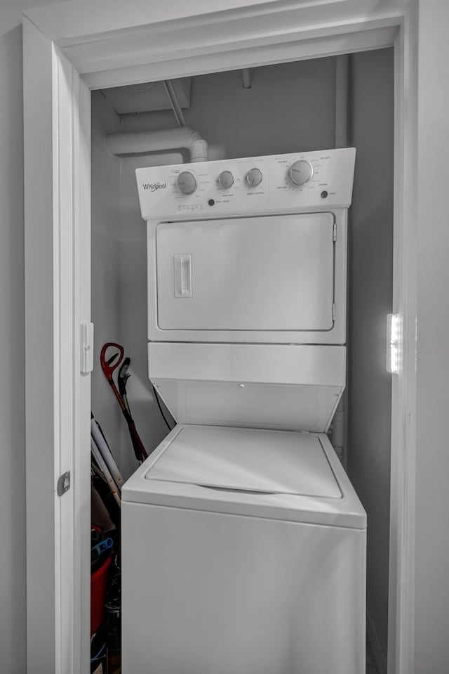 laundry room featuring laundry area and stacked washing maching and dryer