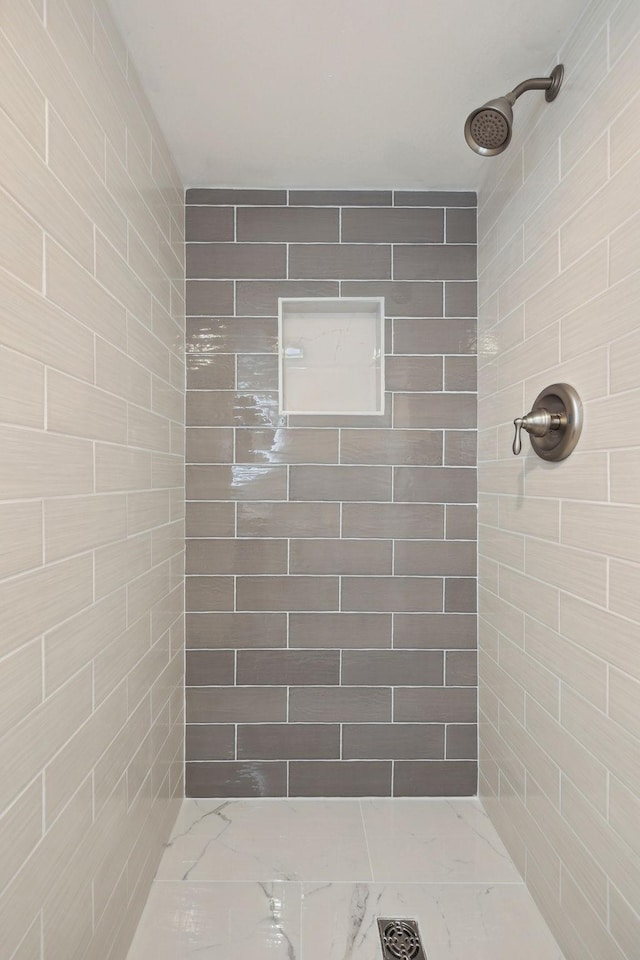 full bathroom featuring tiled shower