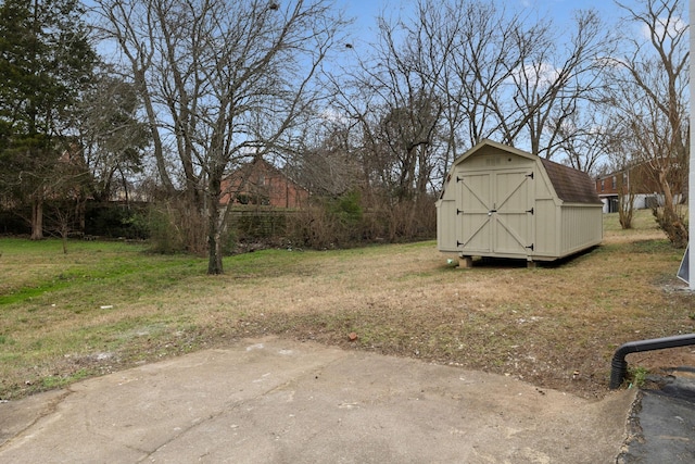 view of yard featuring an outbuilding and a shed