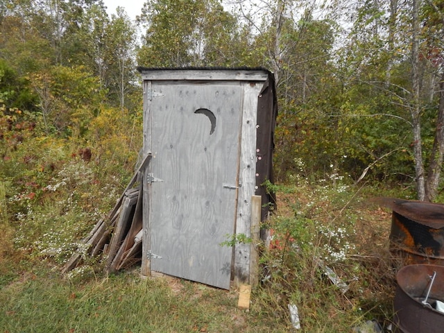 entry to storm shelter with a shed