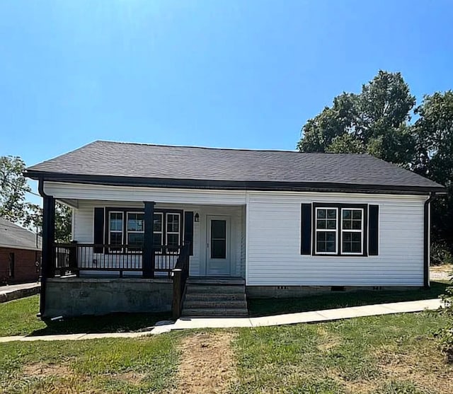 view of front facade with covered porch and a front lawn