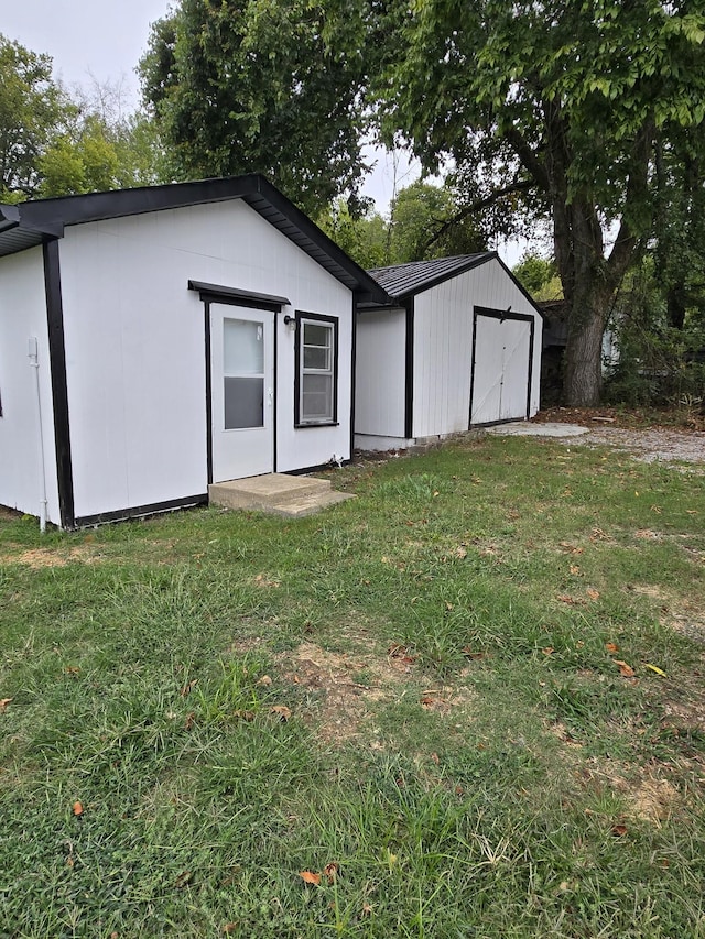 view of outdoor structure featuring a yard