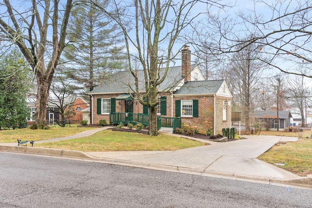 view of front of house with a front yard