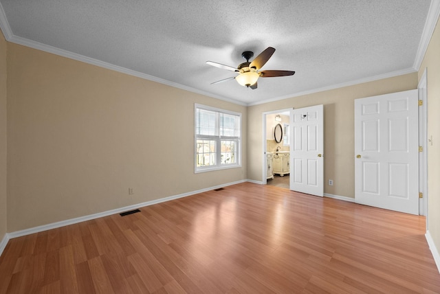 unfurnished bedroom with ceiling fan, crown molding, light hardwood / wood-style floors, and a textured ceiling