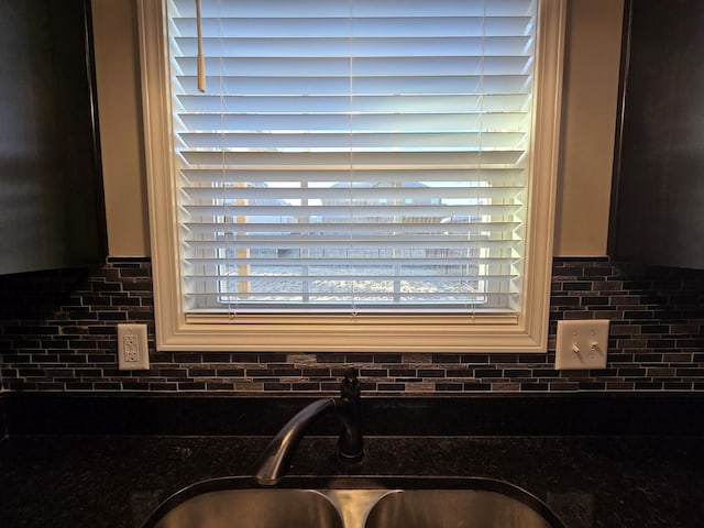 room details featuring tasteful backsplash and sink