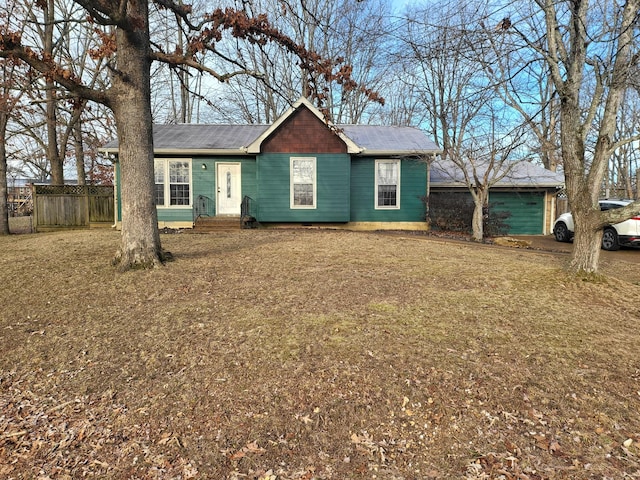 ranch-style house featuring a front lawn