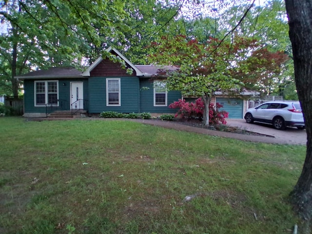 ranch-style home featuring driveway and a front lawn