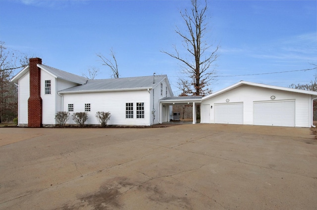 view of front of property featuring a carport