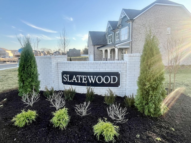 community / neighborhood sign featuring a residential view