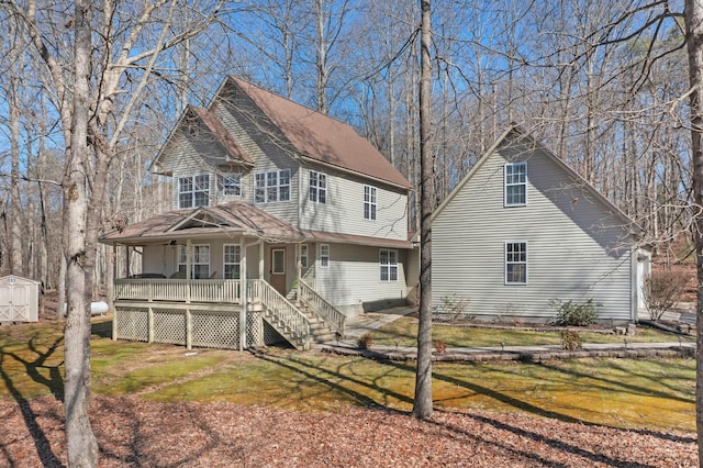 view of front facade featuring covered porch and a front yard