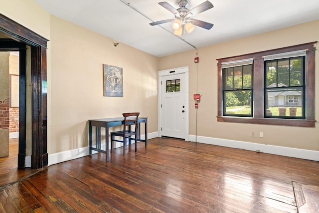 foyer entrance featuring dark wood-type flooring and ceiling fan