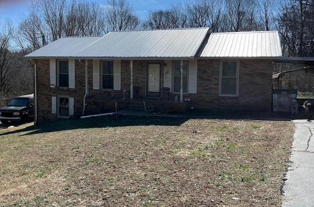 ranch-style house with a porch