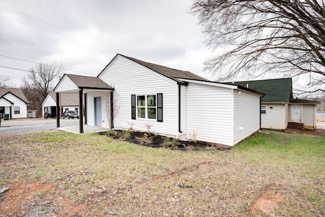 exterior space with a front yard