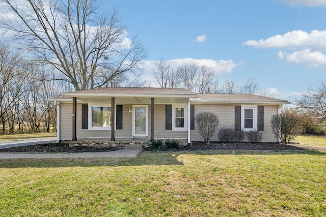 ranch-style house featuring covered porch and a front yard