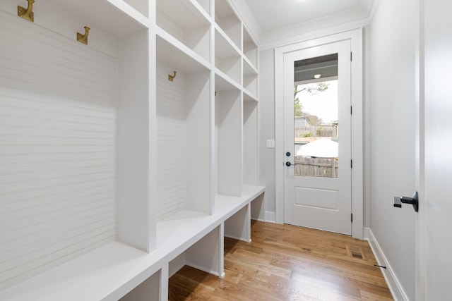 mudroom with light wood-style floors, visible vents, and baseboards