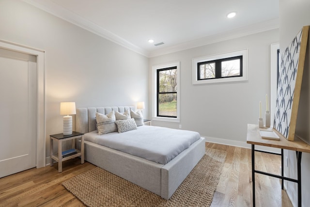 bedroom featuring crown molding, recessed lighting, visible vents, light wood-type flooring, and baseboards