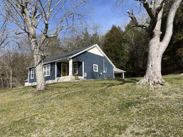 view of front of property with a front lawn