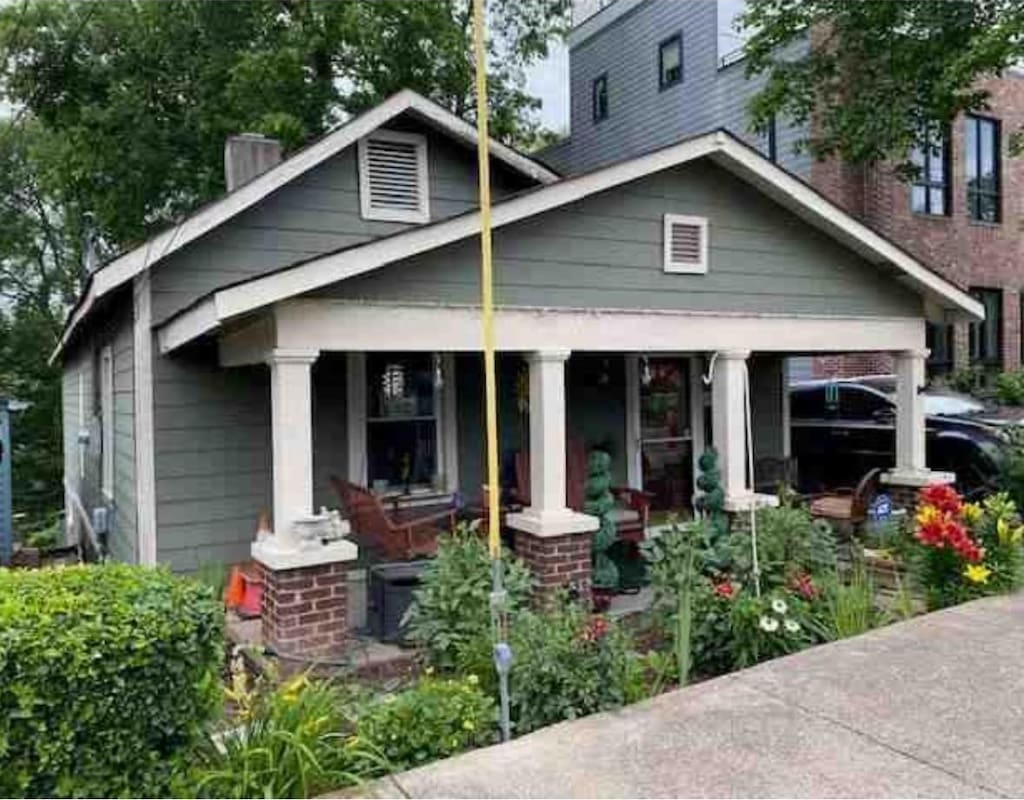 view of front of property with a porch