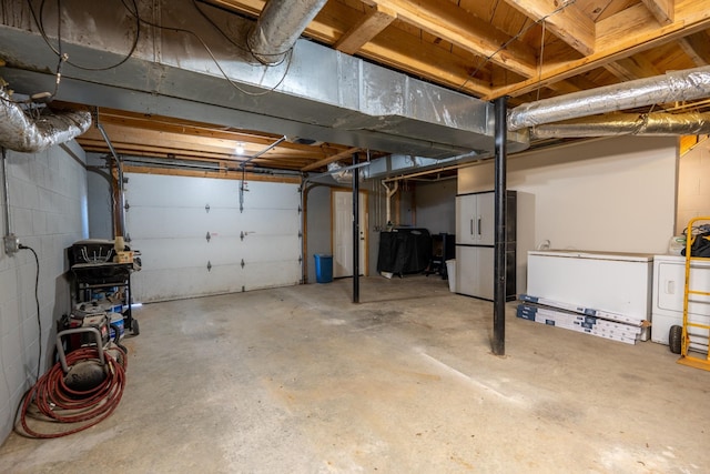 garage featuring washer / dryer