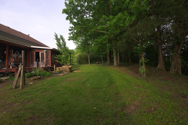 view of green lawn