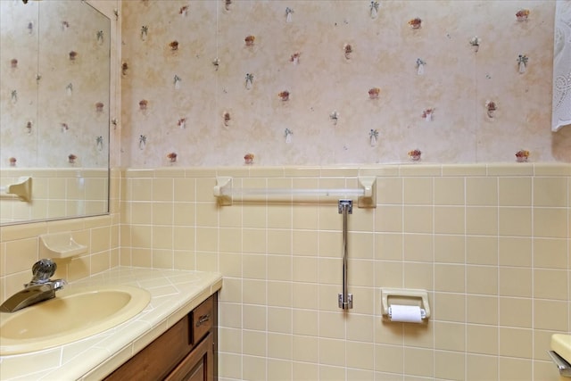 1144 Miller Rd, Lewisburg, TN 37091 - bathroom featuring wallpapered walls and vanity