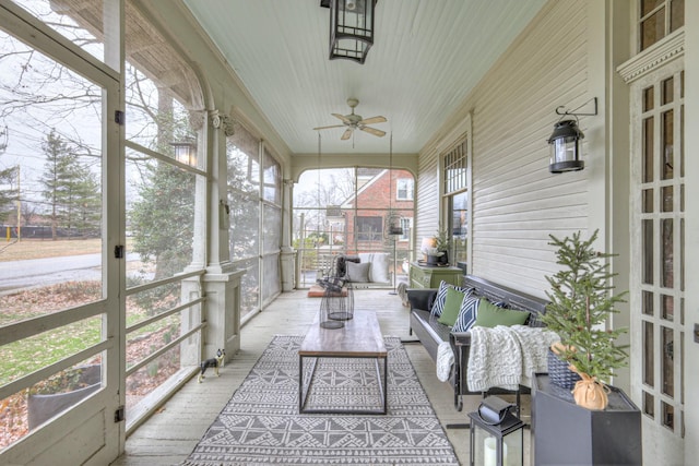 sunroom with ceiling fan