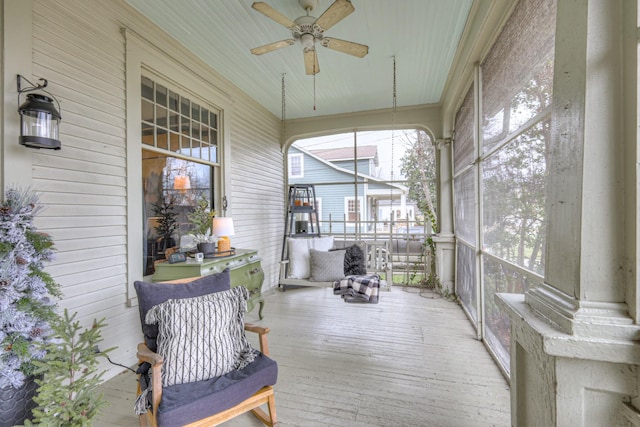 sunroom with ceiling fan