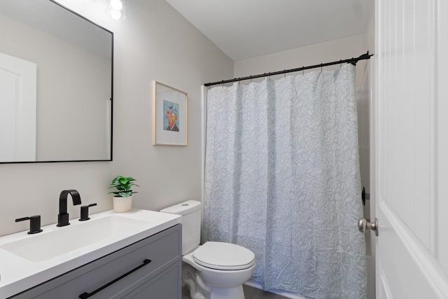 full bathroom featuring curtained shower, vanity, and toilet