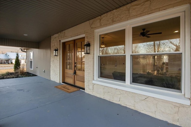 entrance to property with ceiling fan