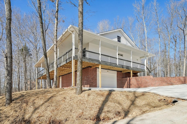 view of front of home featuring central AC unit and a garage