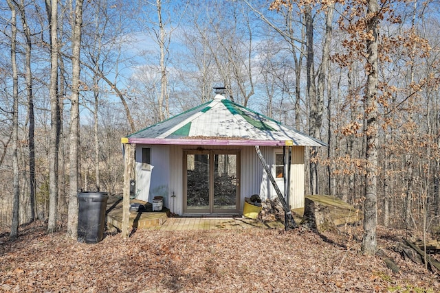 view of outbuilding