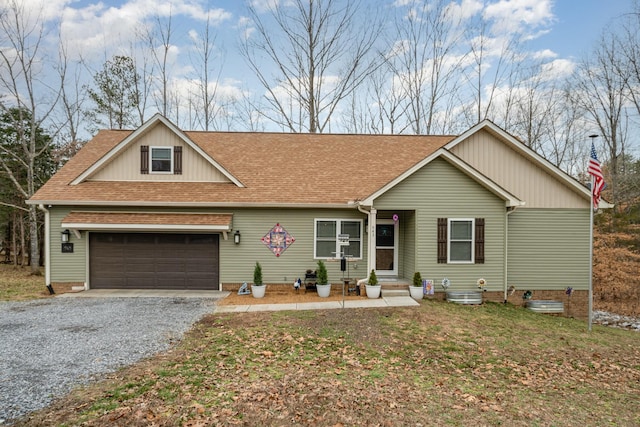 view of front of property featuring a front yard