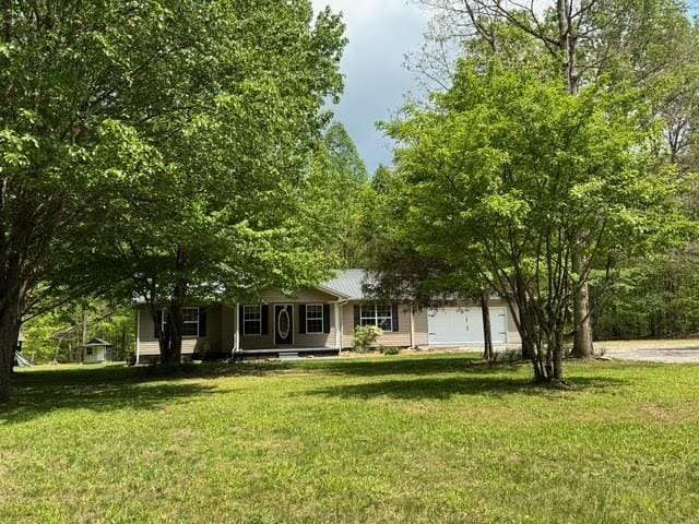 238 Laurens Ln, Grimsley, TN 38565 - view of front facade featuring a porch and a front yard
